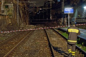 Crolla muro su binari,stop treni tra Napoli-Torre Annunziata