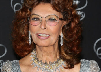 Sophia Loren diventa cittadina onoraria di Napoli