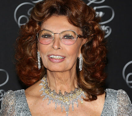 Sophia Loren diventa cittadina onoraria di Napoli