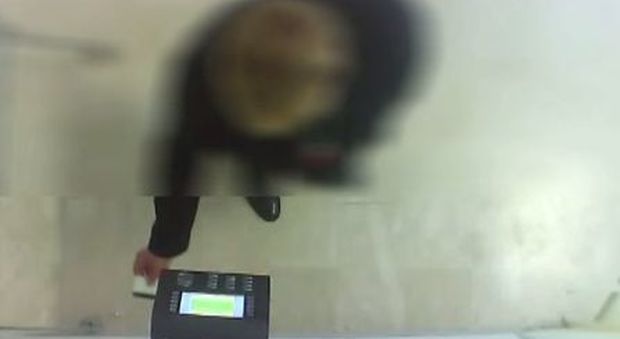 VIDEO- Napoli, smascherati i “furbetti del cartellino” della II Municipalità