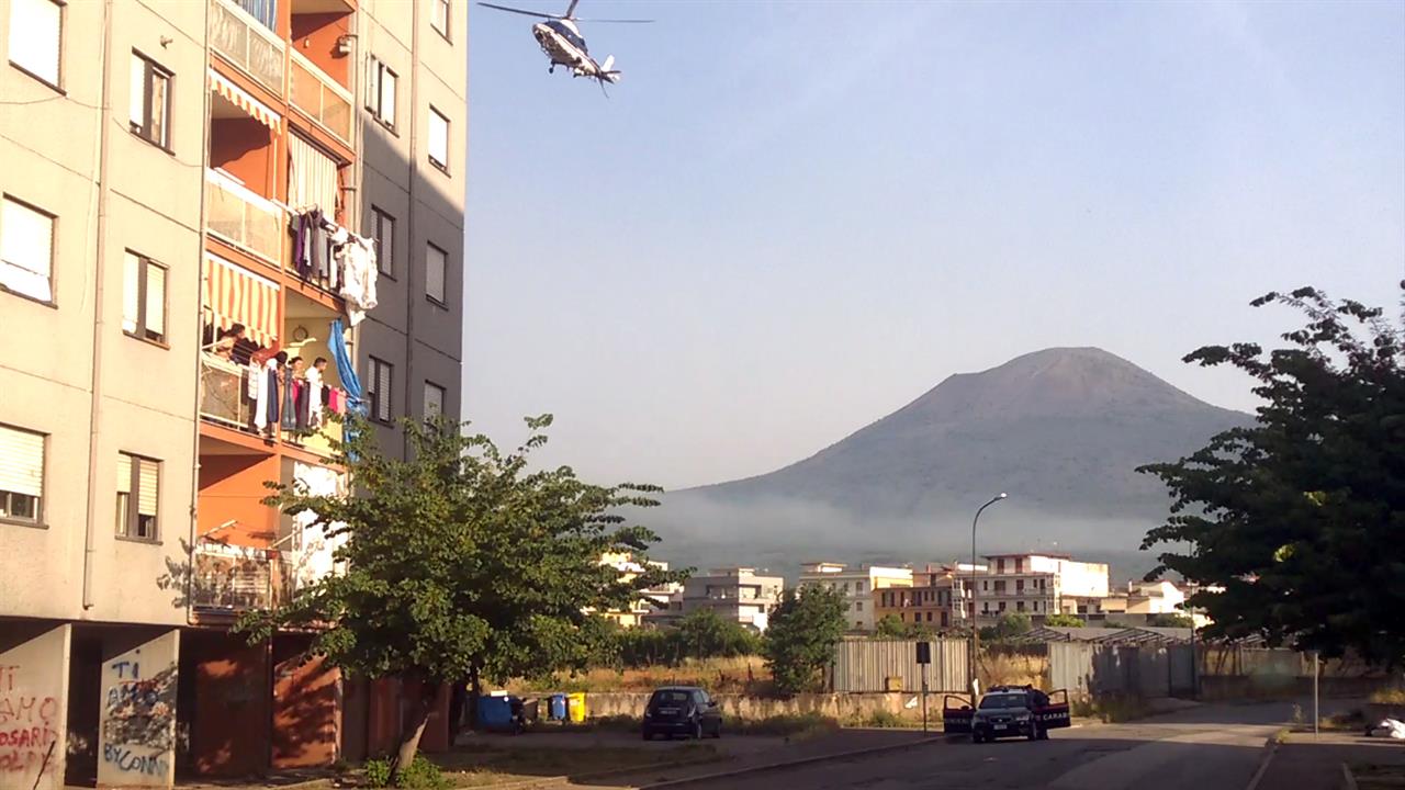 Video – Il Rione Conocal di Ponticelli un anno dopo i 94 arresti e la chiusura di 14 piazze di spaccio