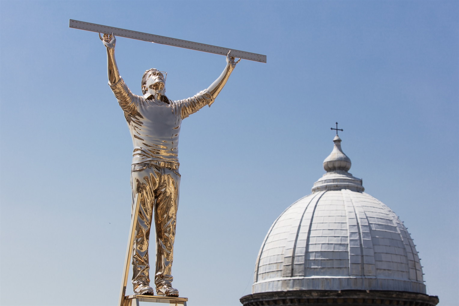 In mostra al museo MADRE di Napoli: Jan Fabre “L’uomo che misura le nuvole”