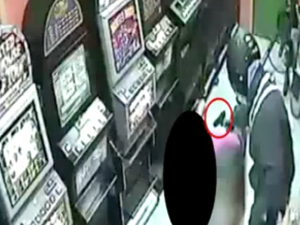 VIDEO-Duplice omicidio in 7 secondi: ecco come uccide la camorra