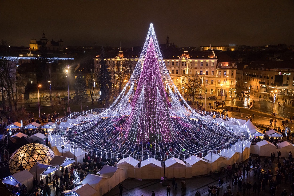 L’albero di Natale di Vilnius, uno spettacolo da 70.000 luci