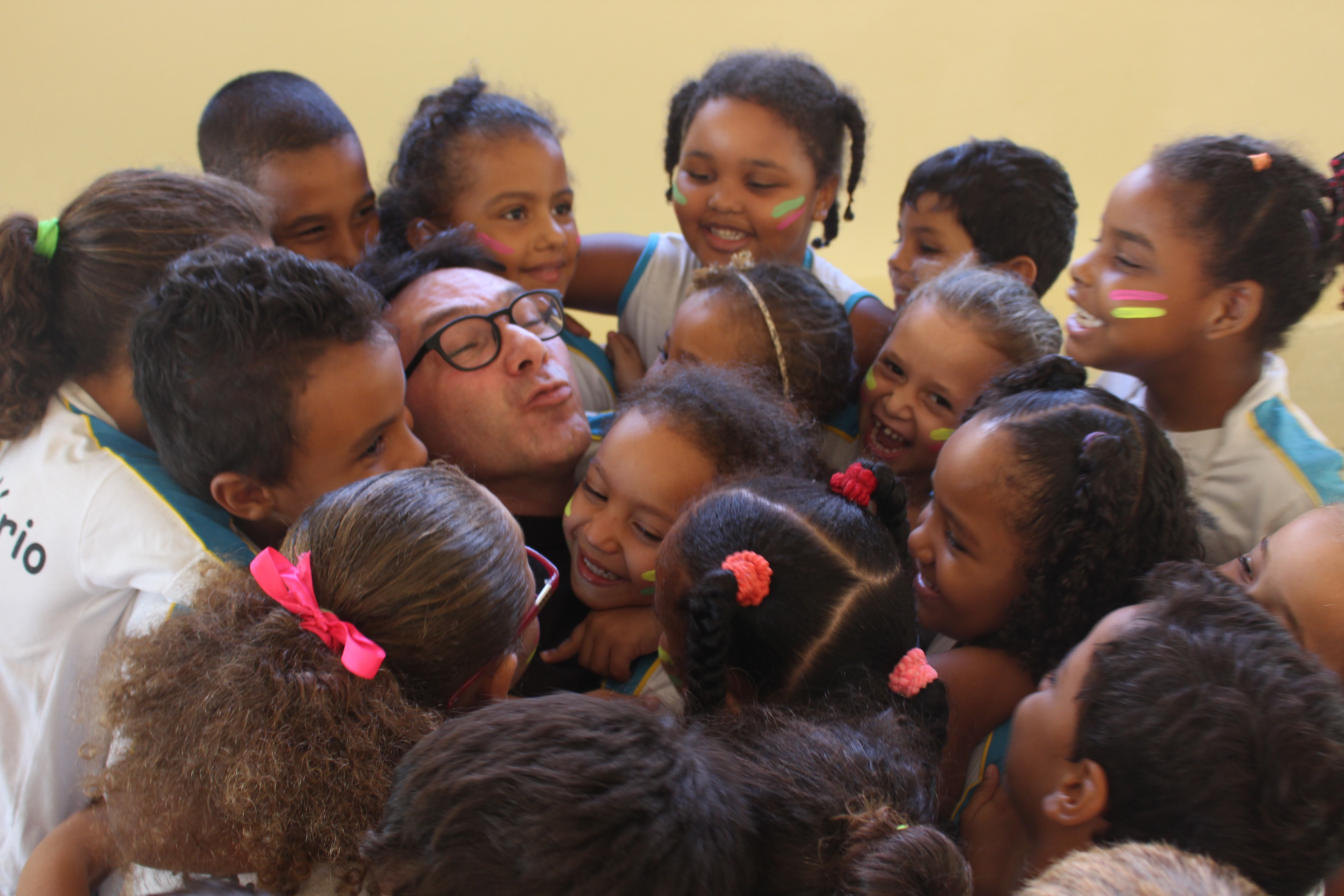 #Fraselfie realizza un video musicale per sostenere la raccolta fondi per le adozioni a distanza