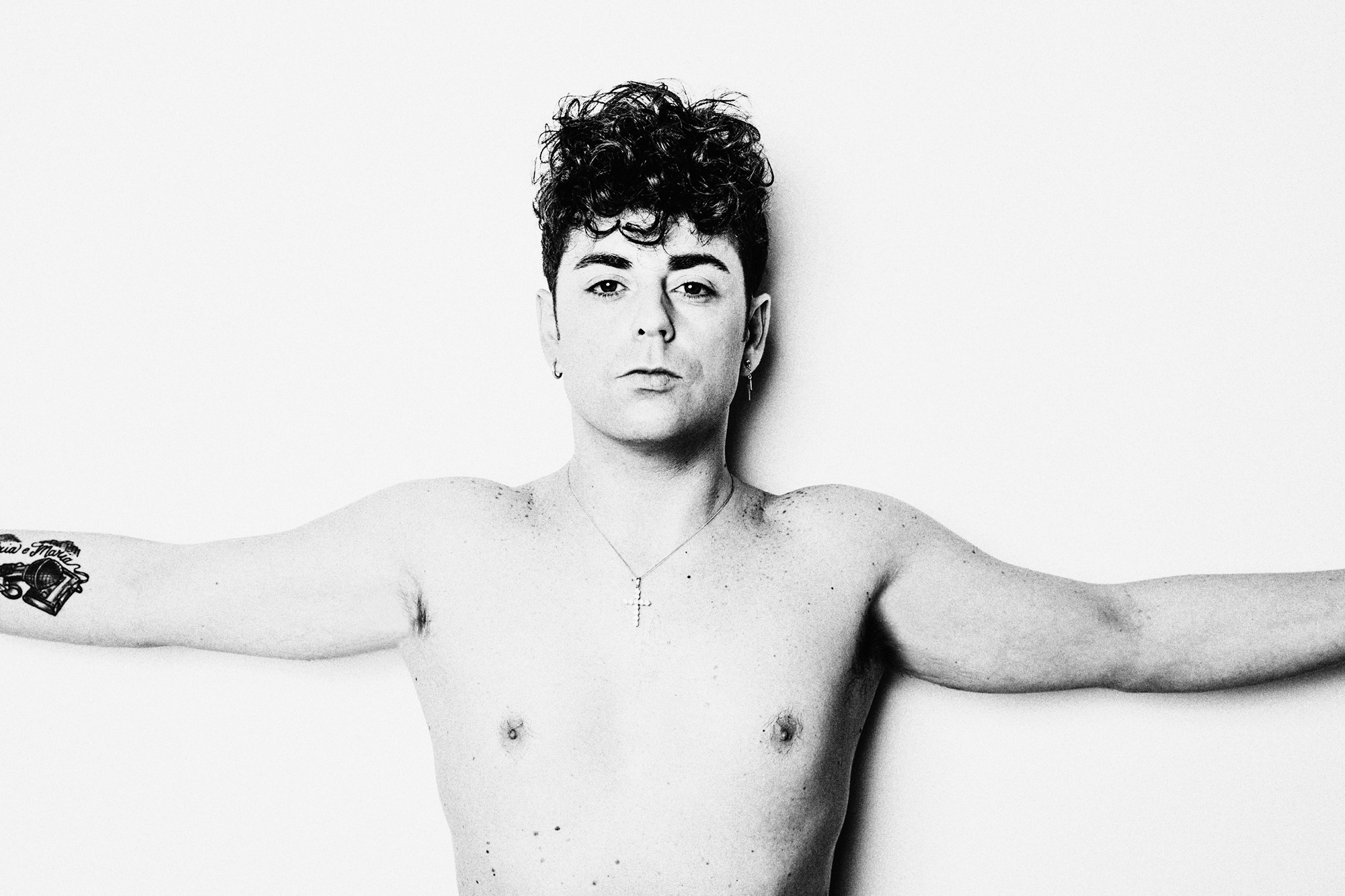 VIDEO-Online “Fatte a croce”, il nuovo singolo di Ivan Granatino