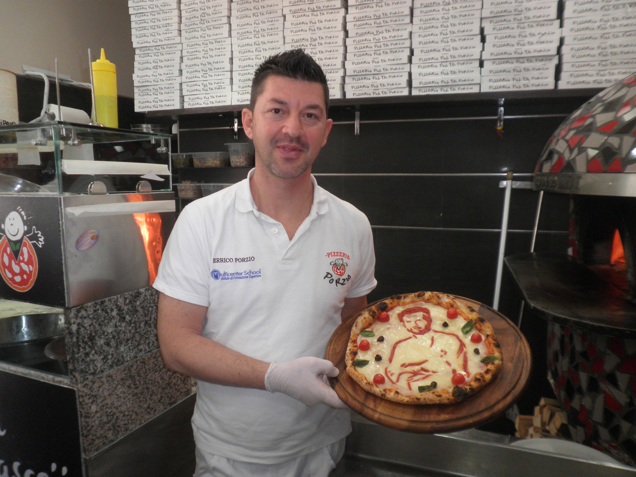 VIDEO-Da Gino Sorbillo la “pizza Cracco” costa 16 euro, da Errico Porzio è gratis!