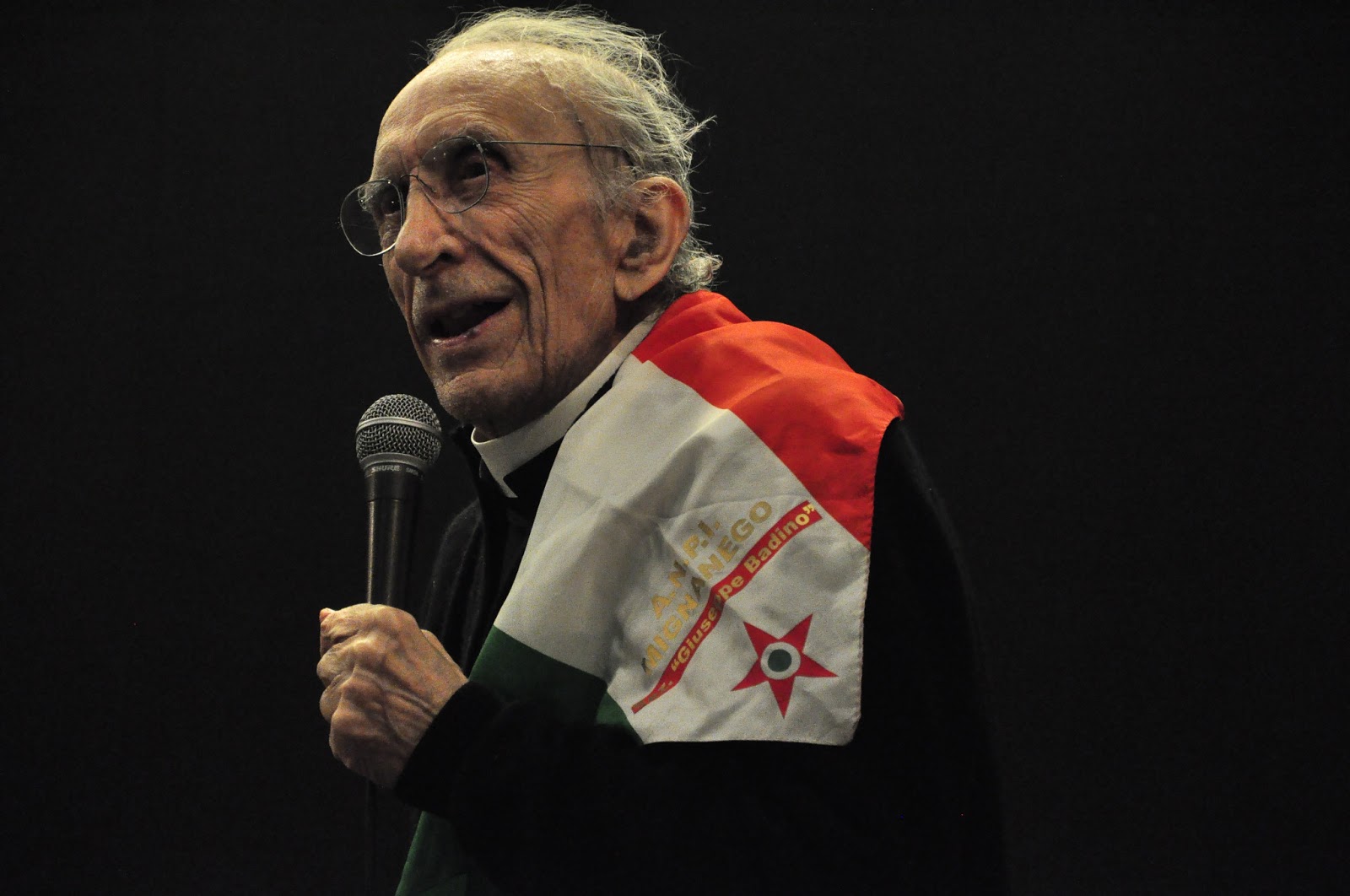 VIDEO-22 maggio 2013: muore Don Gallo, il prete di strada che sognava “una Chiesa non separata dagli altri”