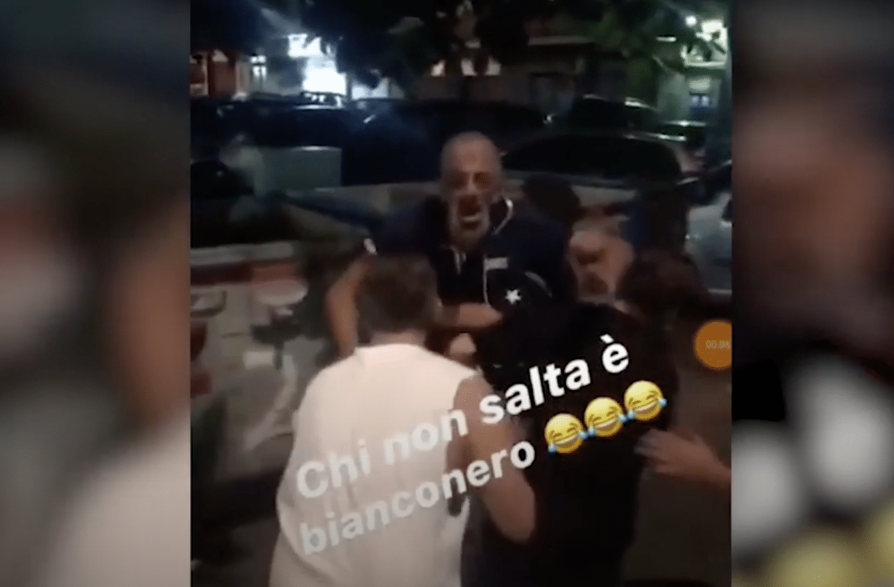VIDEO-Napoli,disabile gettato in un cassonetto dei rifiuti. Identificati i responsabili:”un gioco contro la noia”