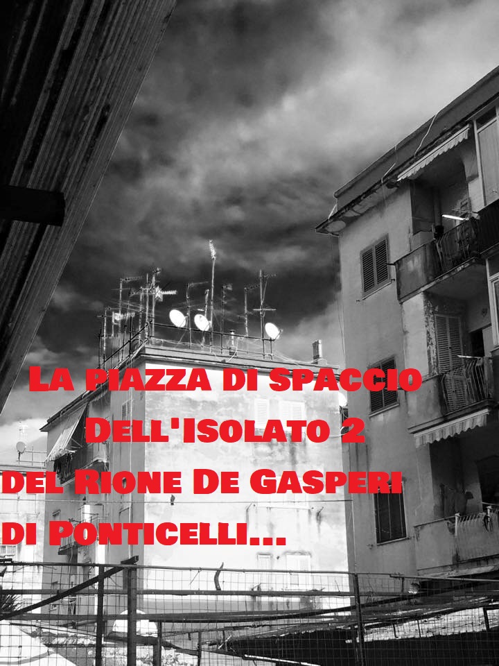 VIDEO-Il supermarket della droga dell’Isolato 2 del Rione De Gasperi di Ponticelli