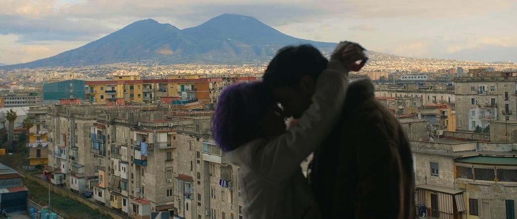VIDEO-Napoli come Amsterdam nel nuovo videoclip delle pop star di Marcianise: “I Desideri”