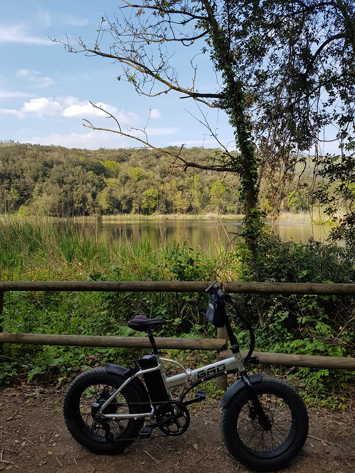 VIDEO-Sport e ambiente, sabato 18 maggio per la prima volta 40 e-bike attraversano il Cratere degli Astroni