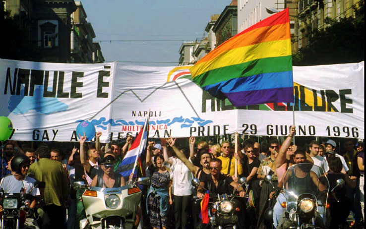 Migliaia di persone al corteo del “Napoli Pride 2019”