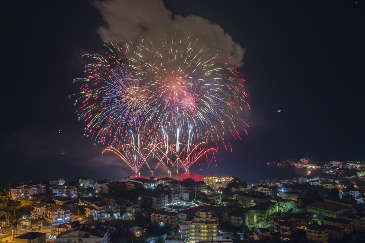 VIDEO-Dal 26 al 28 luglio, a Belvedere Marittimo al via l’ottava edizione di: “Ndf- Festival dell’Arte Pirotecnica”