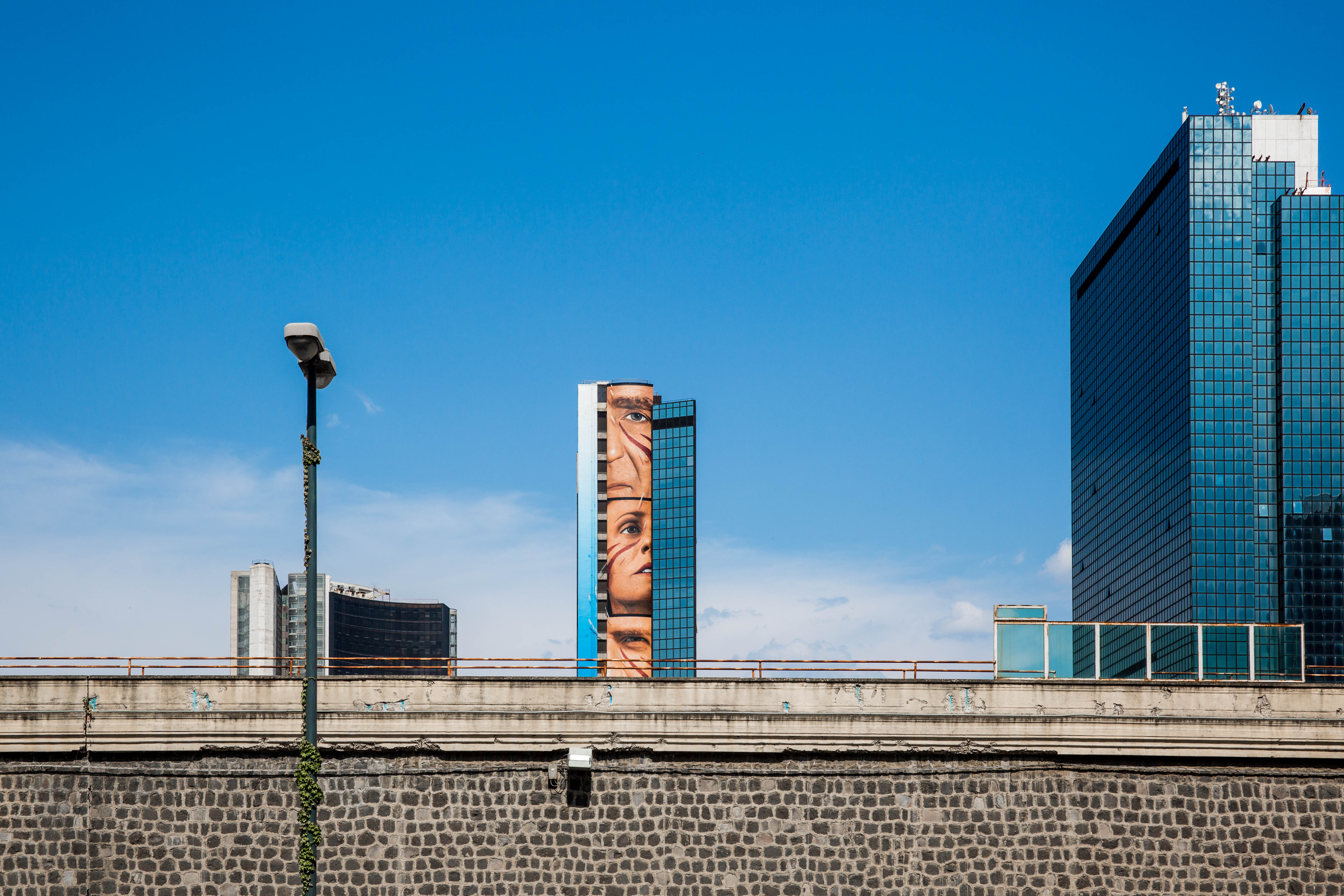Universiade 2019: Jorit realizza il murale più alto al mondo, dedicato a 5 icone dello sport campano
