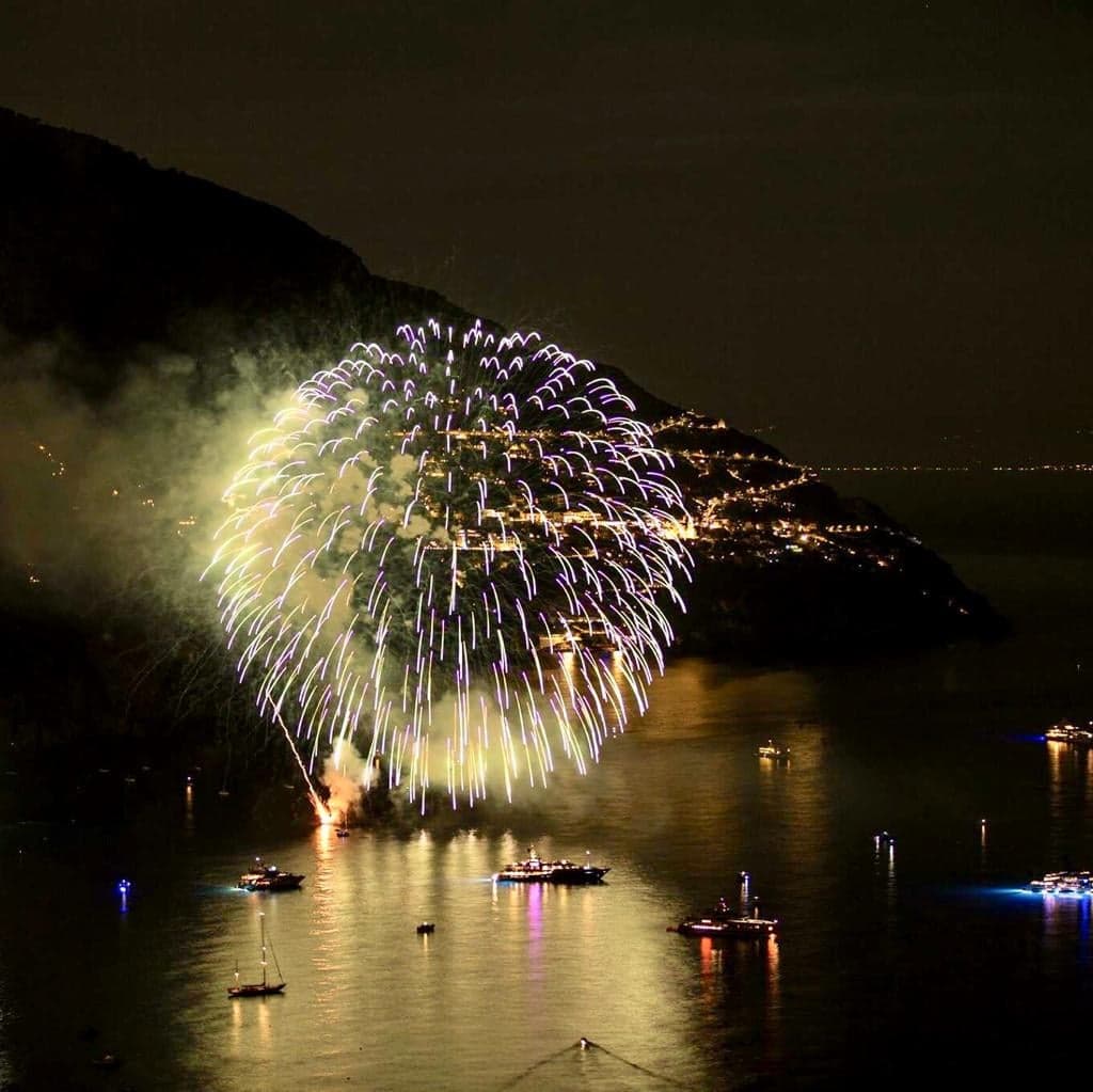 VIDEO-Ferragosto a Positano: spettacolo pirotecnico e cibi portafortuna