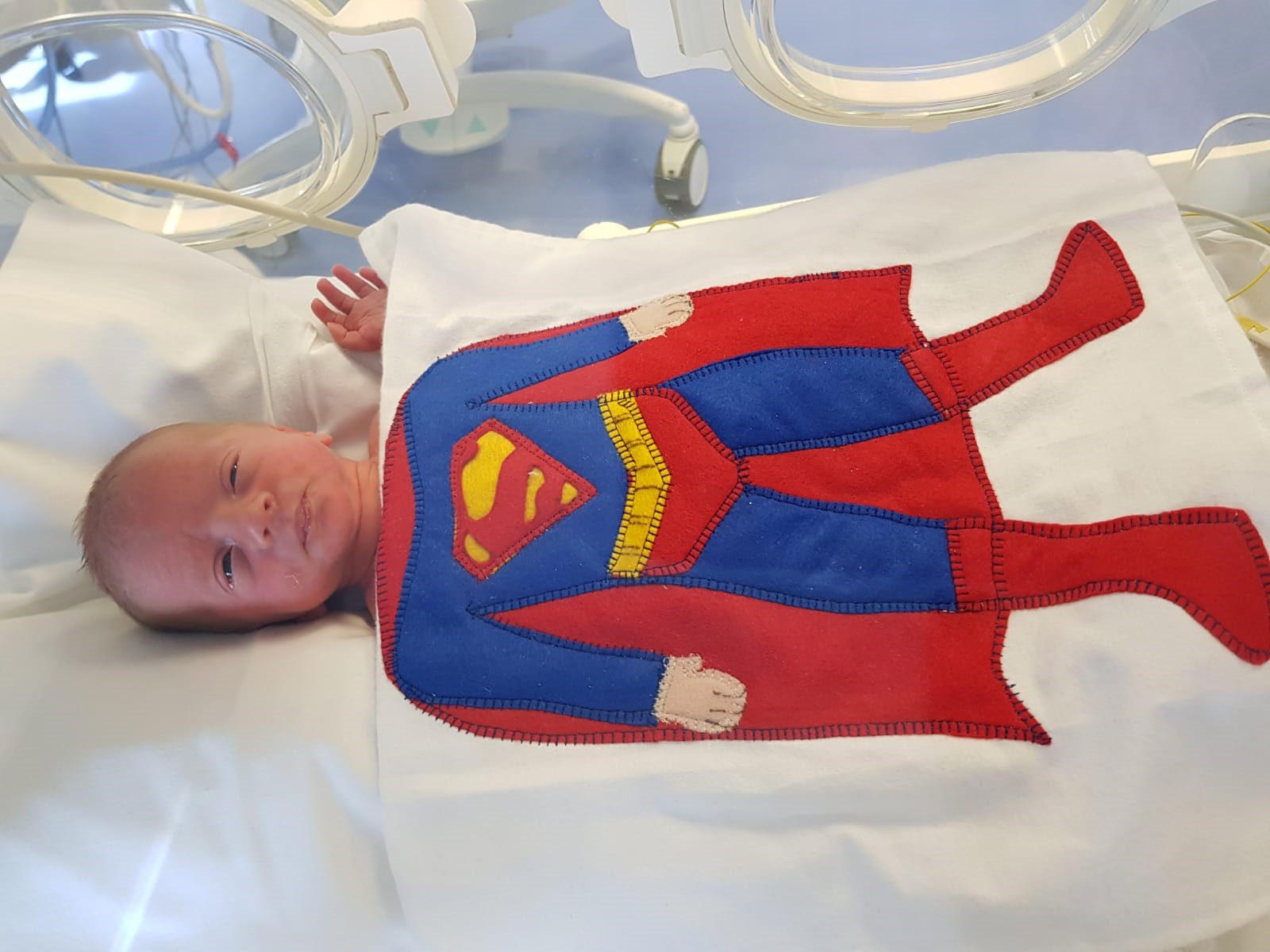 FOTO-Ospedale Betania, festa di Carnevale per i neonati ricoverati nella Tin