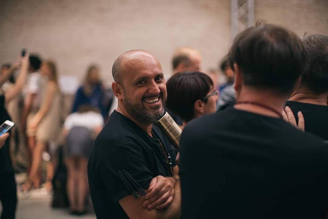 VIDEO-Milano Fashion Week 2020-Il parrucchiere napoletano Roberto Esposito tra i protagonisti