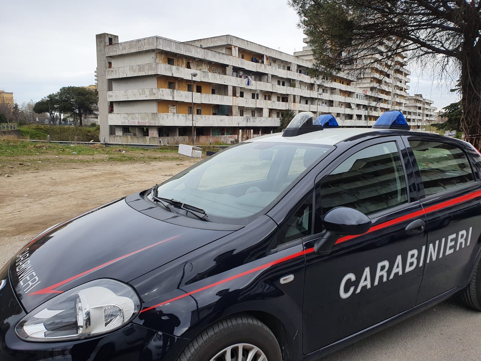 VIDEO-Controlli anti-contagio con drone dei carabinieri nel quartiere Scampia