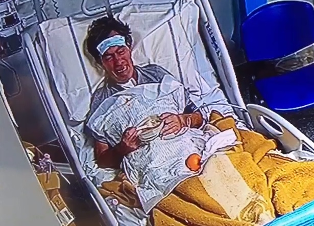 Il video che ha commosso il web: il primo dimesso al Covid Center dell’Ospedale del Mare di Napoli