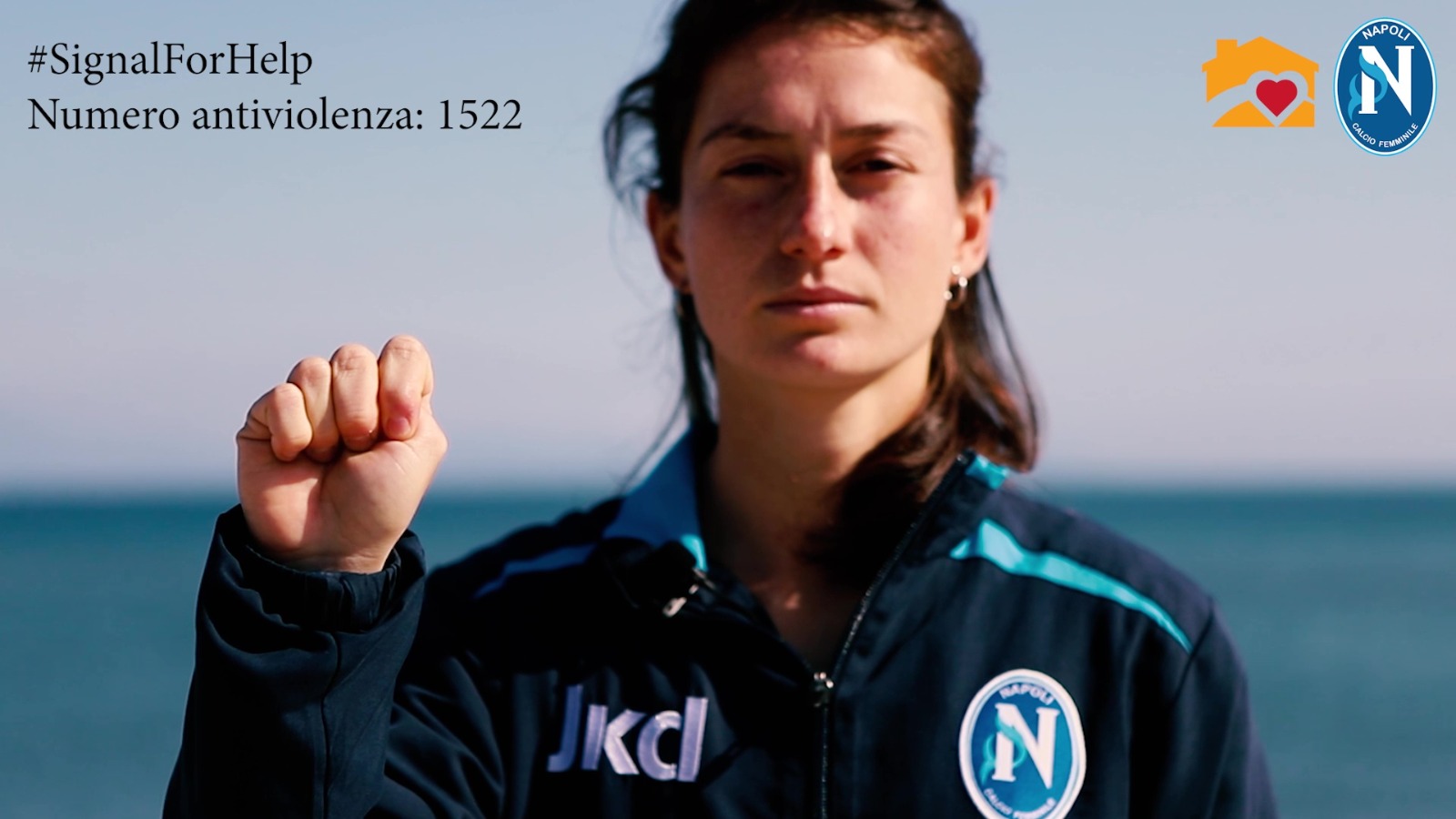 VIDEO- #SignalForHelp, il gesto per chiedere aiuto contro la violenza domestica