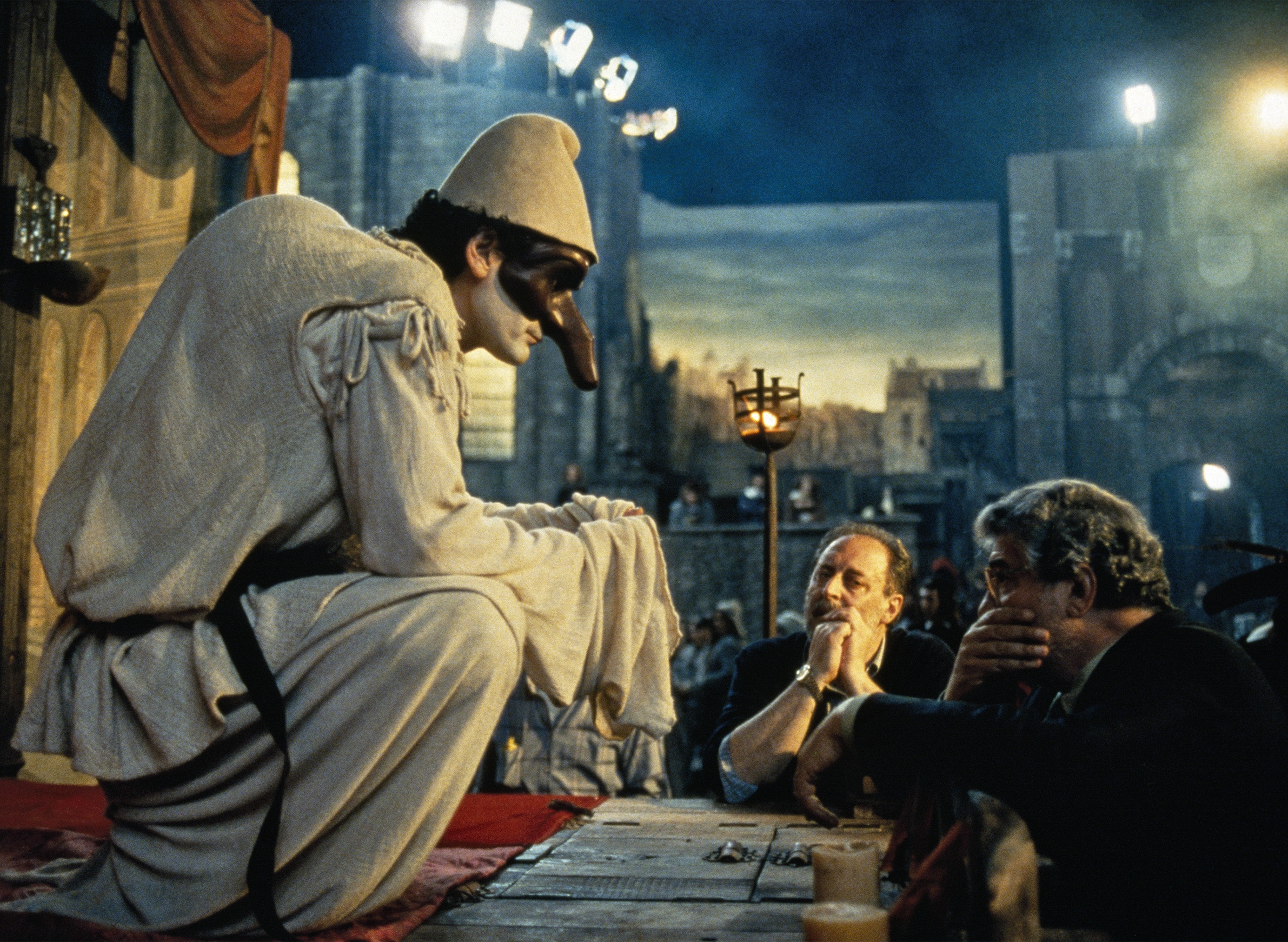 Dal 7 maggio al 25 luglio, Castel dell’Ovo ospita la mostra fotografica “Troisi poeta Massimo”