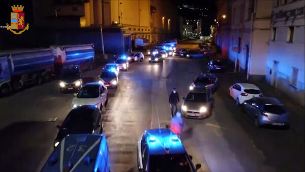 VIDEO-Duro colpo ai clan di Napoli est: blitz della Polizia di Stato, arrestate 37 persone