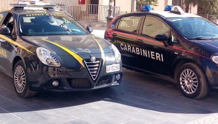 VIDEO-Guardia di Finanza e Carabinieri: contrabbando di sigarette, 17 misure cautelari nel napoletano