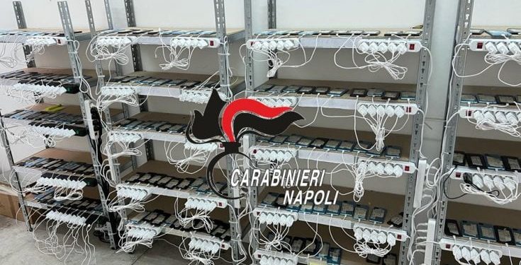 Sant’Anastasia: arsenale informatico scoperto dai carabinieri, usato per vendere sim e carte d’identità