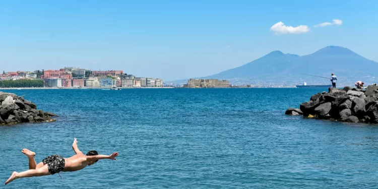 Confesercenti Campania: a Ferragosto aperte il 49% delle attività, servizi e ristorazione garantiti