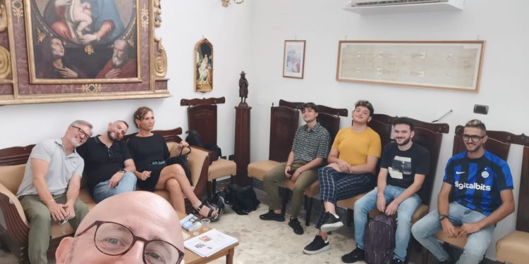 Il Vescovo Battaglia incontra l’associazione iKen su bullismo, discriminazione e lotta alla camorra