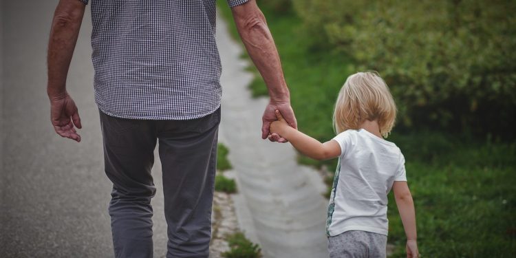 Bonus padri separati: fino a 800 euro al mese, ecco a chi spetta