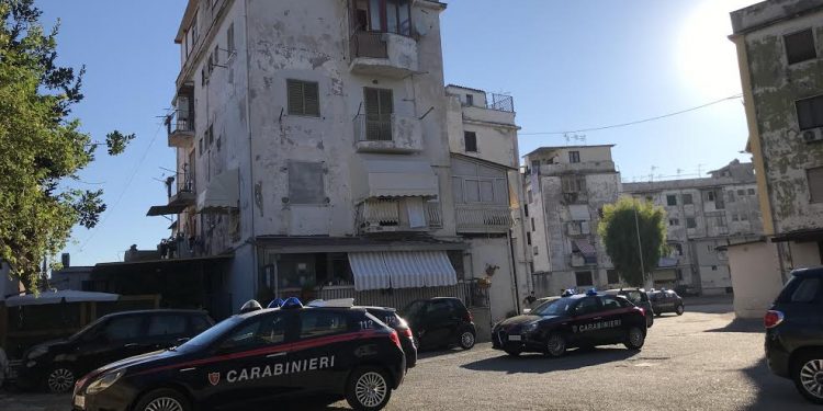 Torre Annunziata: scacco alle piazze di droga del “rione poverelli”, arrestate 18 persone tra cui percettori del reddito e minori