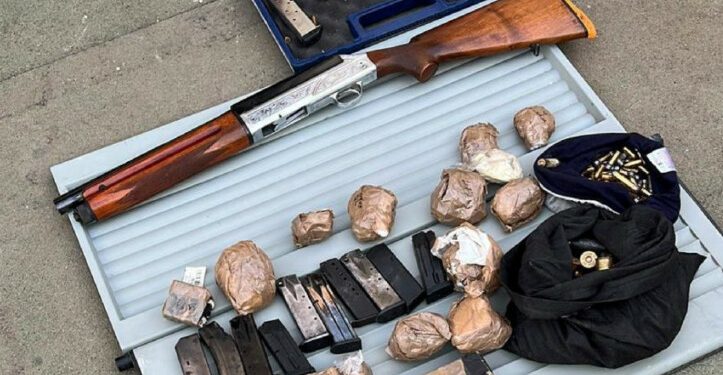 Ponticelli: scovato dalla polizia l’arsenale della camorra nel “grattacielo” di via Franciosa