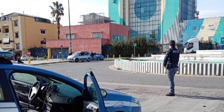 Ponticelli: le forze dell’ordine presidiano il quartiere, i clan depongono le armi