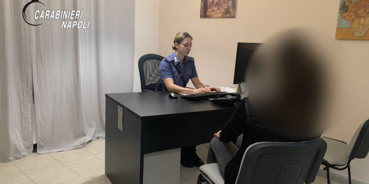 Caivano: picchia la moglie con lo smartphone davanti alla bambina, 40enne arrestato dai carabinieri