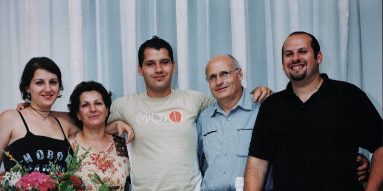 Amianto killer nella Marina: motorista napoletano muore di mesotelioma, risarcimento di oltre 350mila euro per la vedova, ma non per i figli