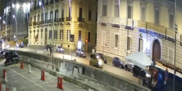 34enne investita da motociclista a Mergellina: spunta il video dell’incidente