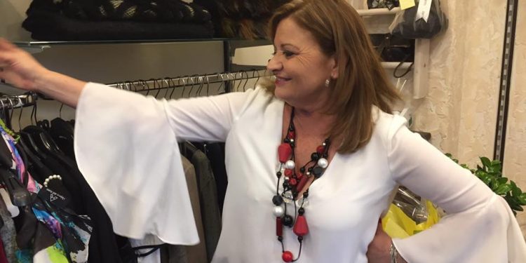  Le donne di Fuorigrotta modelle per una sera: è la Sfilata Urbana di “Una di noi”