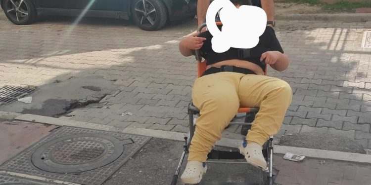 Ponticelli: bambino disabile si ferisce ad una mano e resta “intrappolato” in casa, salvato dai poliziotti