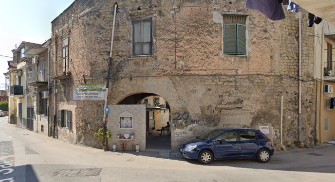 Ponticelli: rissa in strada tra gli eredi di una casa abusiva