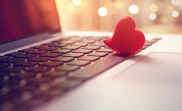 Quattro forme atipiche di amore che le persone cercano online 