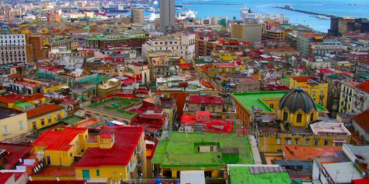 La relazione semestrale DIA spiega “il sistema” camorristico napoletano: la mappa criminale della città