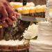 Bufera sui social, prenotano il ristorante senza precisare che si tratta di un banchetto di nozze: giusto o sbagliato?