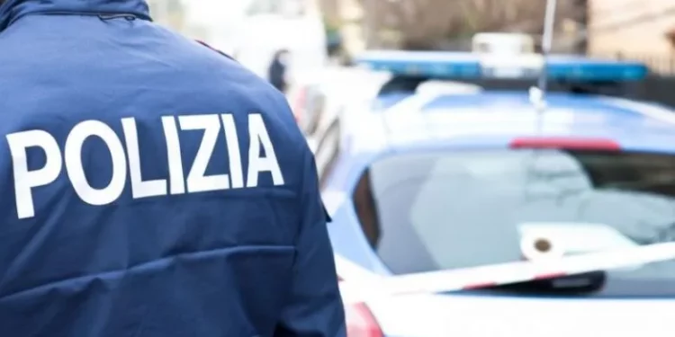 Ponticelli, blitz della polizia nel fortino del clan De Micco: sequestrate armi, droga e una bomba militare