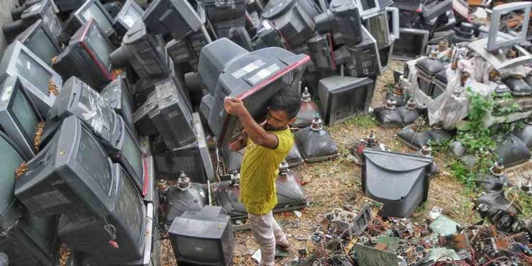 Smaltimento tv, le indicazioni da seguire