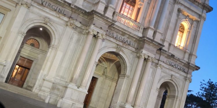 Pompei: anziano con problemi psichici si perde tra la folla, soccorso dai carabinieri