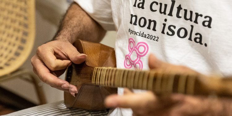 Procida 2022, nasce un’orchestra di migranti: dalla musica un messaggio di accoglienza