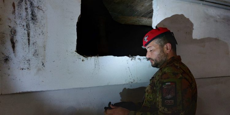 Caivano: carabinieri scoprono bunker per sfuggire alle catture e nascondere armi e droga