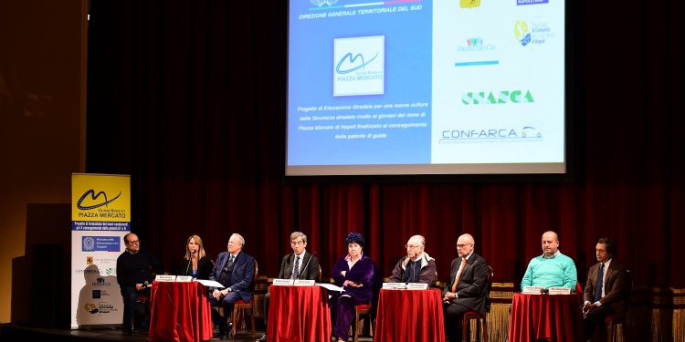 Patente di guida e posti di lavoro: al via a Napoli il progetto che coinvolge 100 ragazzi